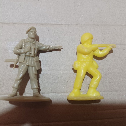 Vintage plastic military figures used, set of 2