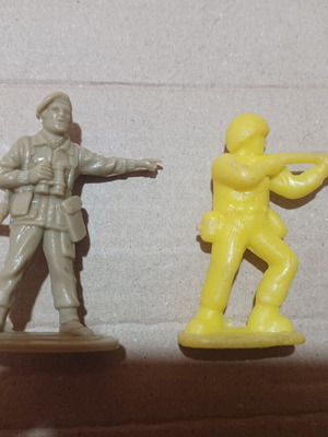 Vintage plastic military figures used, set of 2