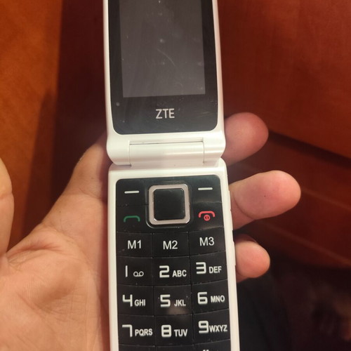 ZTE R340E phone like new, dual SIM, large buttons, white
