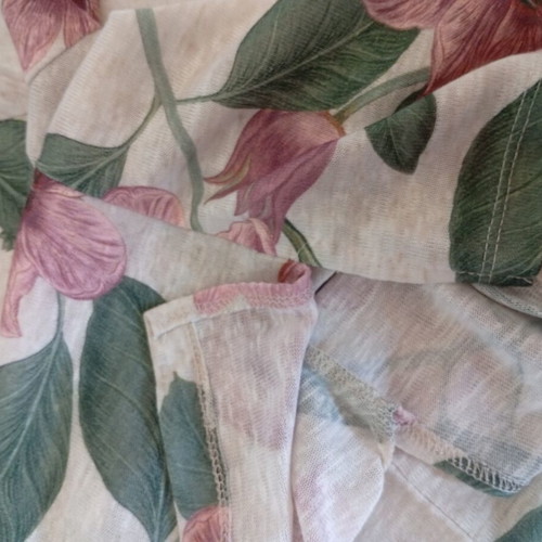 Stradivarius women's t-shirt size S like new, floral pattern