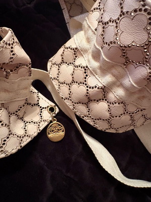Fornarina ecru leather belt with cotton lace detailing like new
