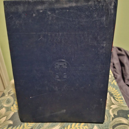 Apanta ton Thriskeion Vedes Hinduism Buddhism Hardcover Edition like new