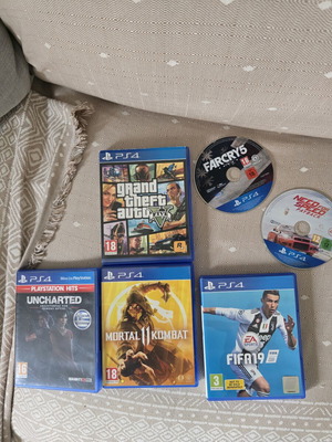 Sony PlayStation 4 Slim 500GB σαν καινούργιο με 2 χειριστήρια και 6 παιχνίδια
