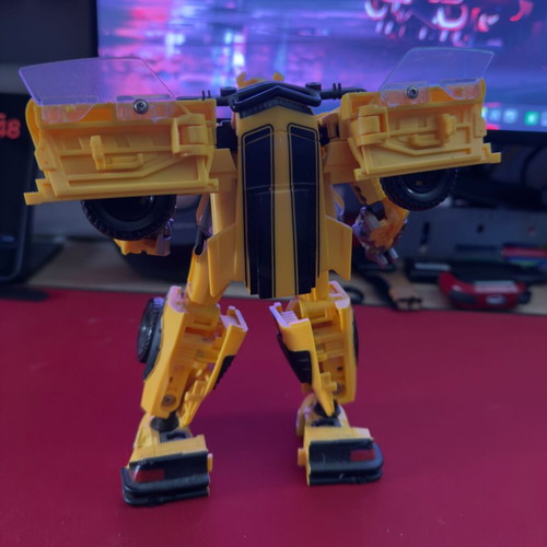 Bumblebee movie transformer knock off studio series like new