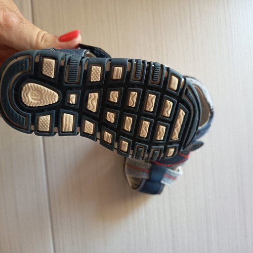Boy's sandals size 21 like new