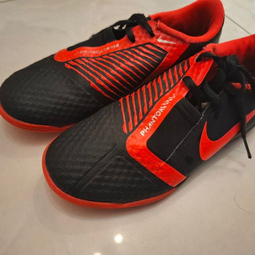 Nike Phantom Venom football shoes size 33