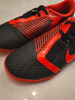 Nike Phantom Venom football shoes size 33