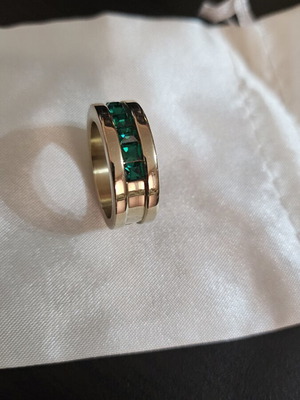 Dyrberg Kern ring with green crystals like new