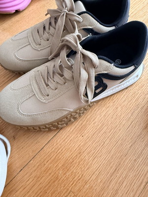 Laura Biagiotti Athletic Shoes like new, size 37, black and beige