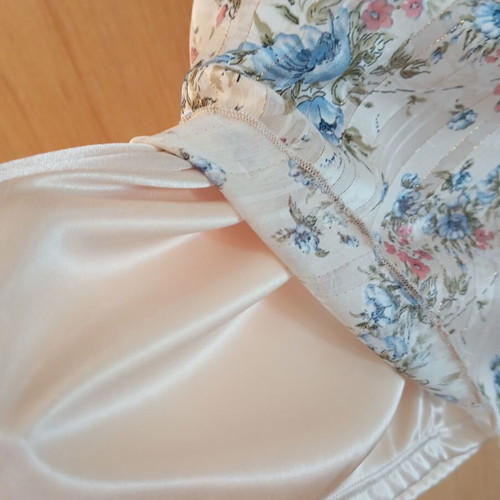 Short dress like new, size M, multicolored with metallic threads