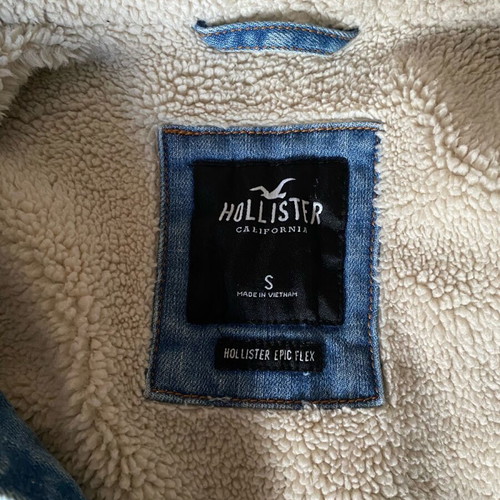Sherpa-lined Hollister blue faded denim jacket like new