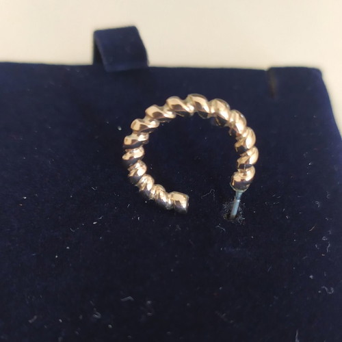 Earring used, single piece