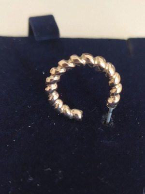Earring used, single piece