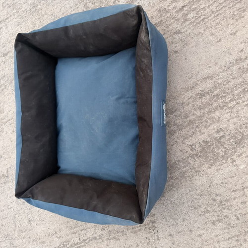 Scruffs dog bed Expedition waterproof blue L 75x60cm used