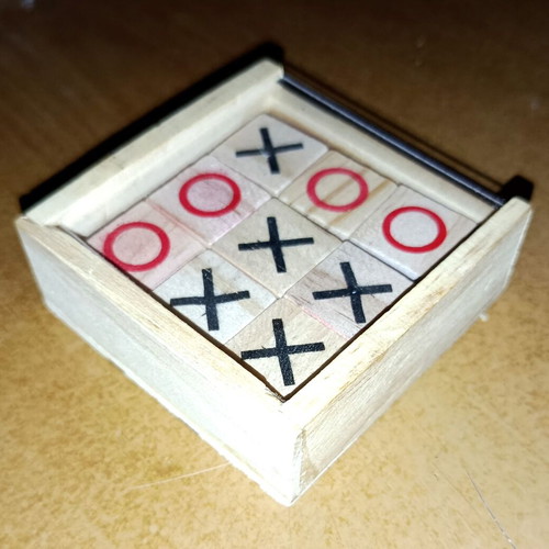 Pocket tic-tac-toe game in wooden box with plastic lid new