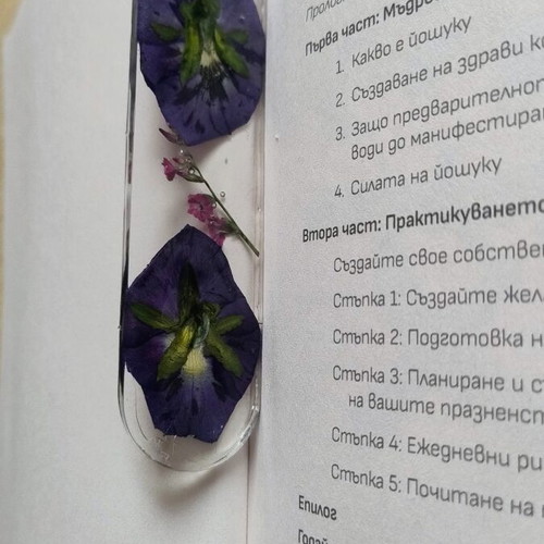 Floral bookmark handmade with pansy flowers and limoneum chino