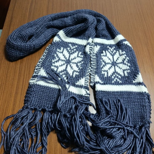 Wool scarf gray with white patterns like new