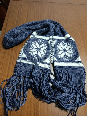 Wool scarf gray with white patterns like new