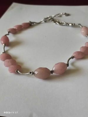 Necklace with pink quartz stones and silver elements