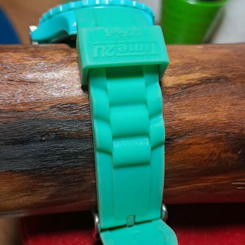 Women's watch like new with protective film, battery needed