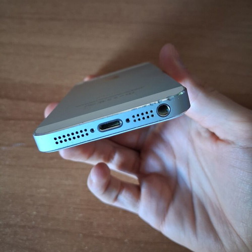 Apple iPhone 5s 16GB, white, unlocked