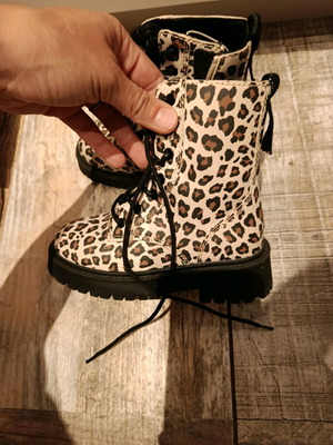 Zara kids boots size 29 like new, beige