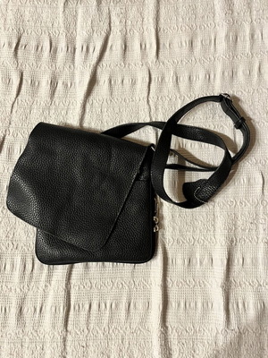 Unisex shoulder bag, black