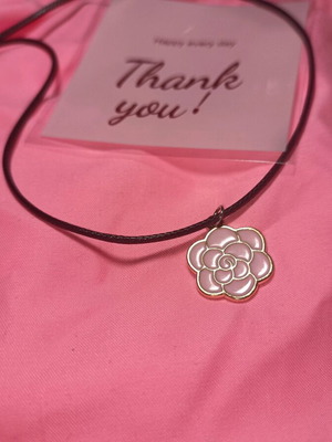 Handmade necklace with strap and rose design new