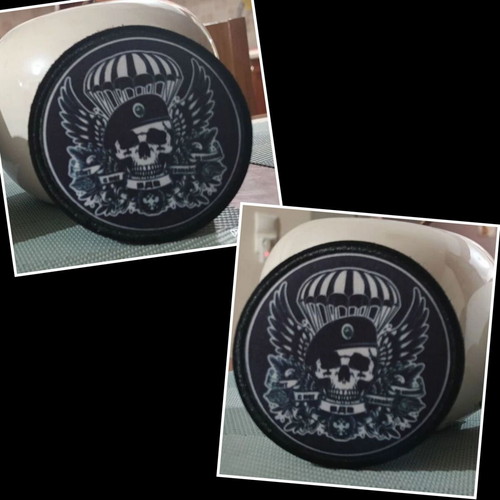 Set of 2 embroidered military patches with scratches, paratroopers and special forces