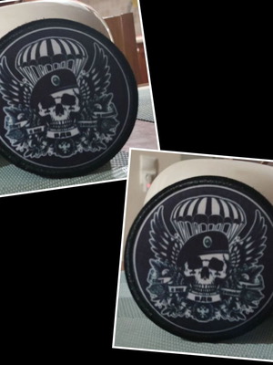Set of 2 embroidered military patches with scratches, paratroopers and special forces