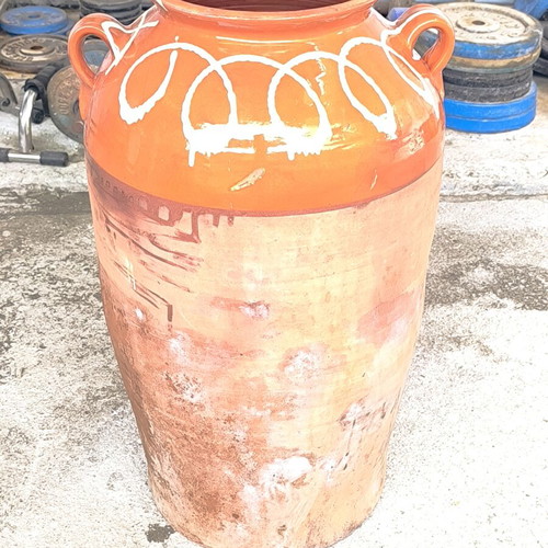 Ceramic kiupi used for decoration or oil