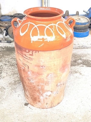 Ceramic kiupi used for decoration or oil