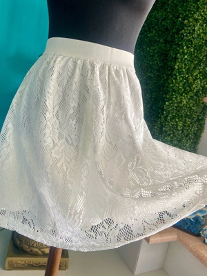 White lace skirt like new, size S