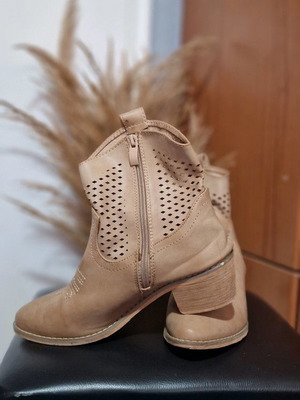 Women's boots used, size 38, beige