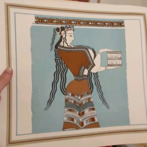 Mycenaean colored paintings used from frescoes and golden offerings