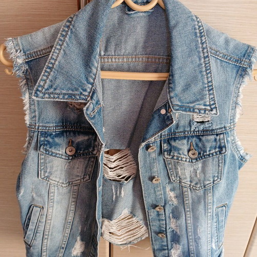 Denim sleeveless jacket blue size M like new