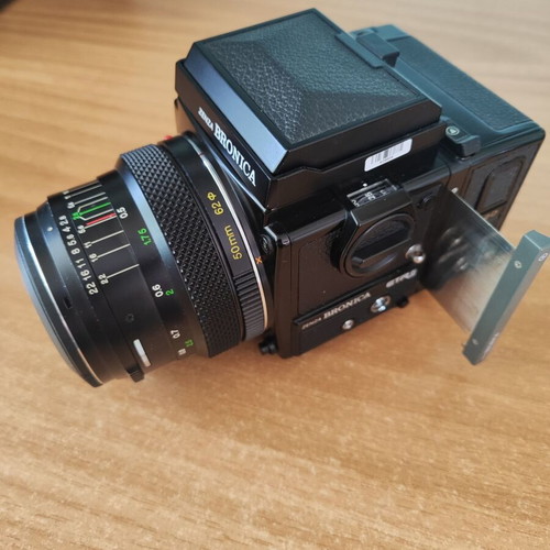 Zenza Bronica ETRSi Medium Format Camera 645 with 50mm F2.8 Lens and Two Prisma Viewfinders like new