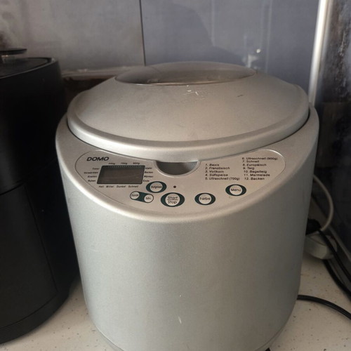 Domo bread maker used, light signs of use