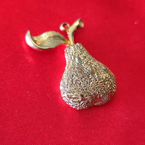 Vintage pendant gold pear shaped like new without chain