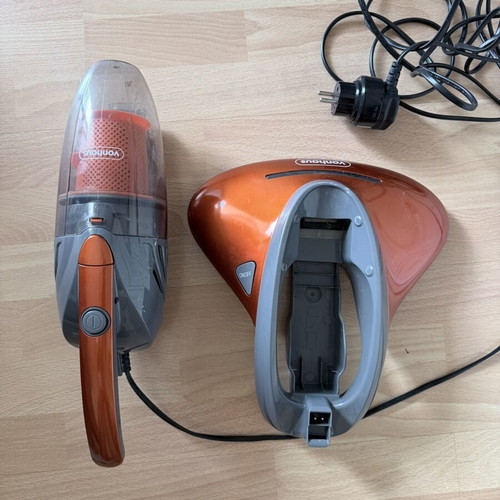 Vonhaus handheld vacuum like new with 8W UV lamp and vibration