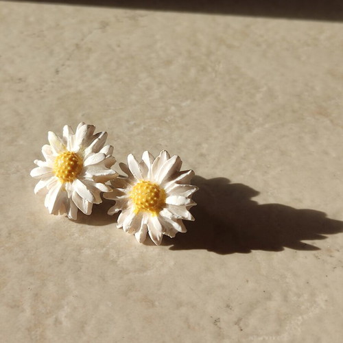Polymer clay earrings in daisy shape with steel clasp like new