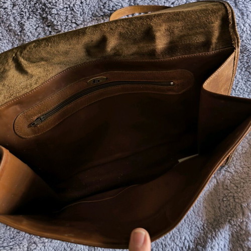 Vintage leather shoulder bag 40 years used, brown