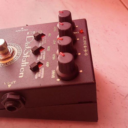 AMT DT-2 Distortion pedal with amp, mod and mic settings