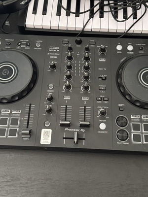 Pioneer DJ DDJ-FLX4 controller like new