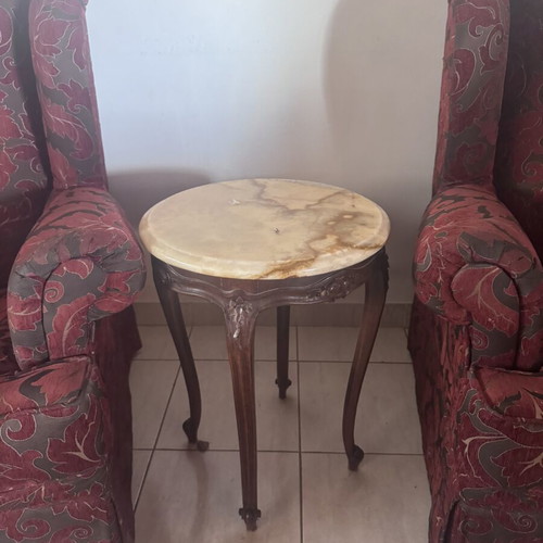 Classic style coffee table set like new, 3 pieces with marble top