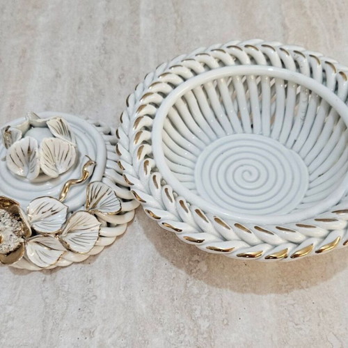 Porcelain bowl used with decorative lid