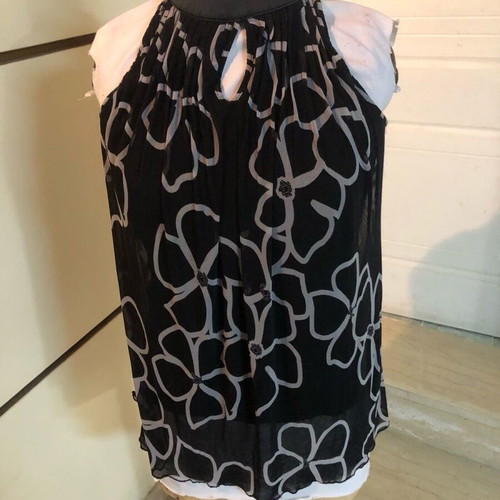 Women's sleeveless blouse like new, patterned, black and gray