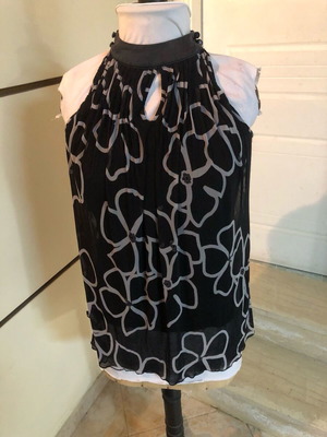 Women's sleeveless blouse like new, patterned, black and gray