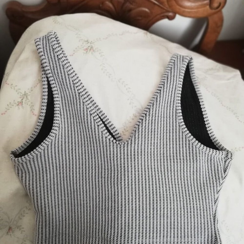 Zara crop top with zipper medium, like new, black and white