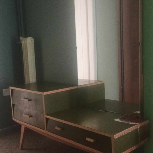 1960s dresser with 4 drawers